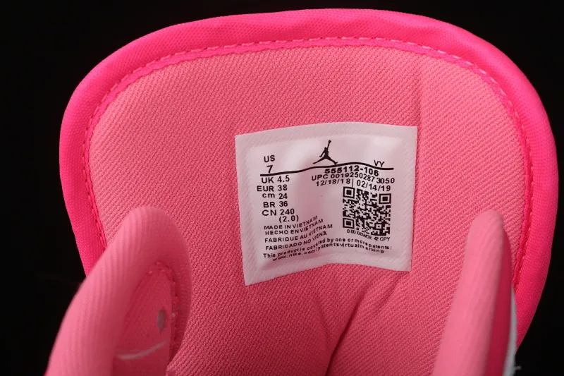 All categories Air Jordan Jordan series basketball shoes Air Jordan 1 Mid Air Jordan 1 Mid AJ1 black and white pink Joe 1 mandarin duck hook Valentine's Day 555112-106